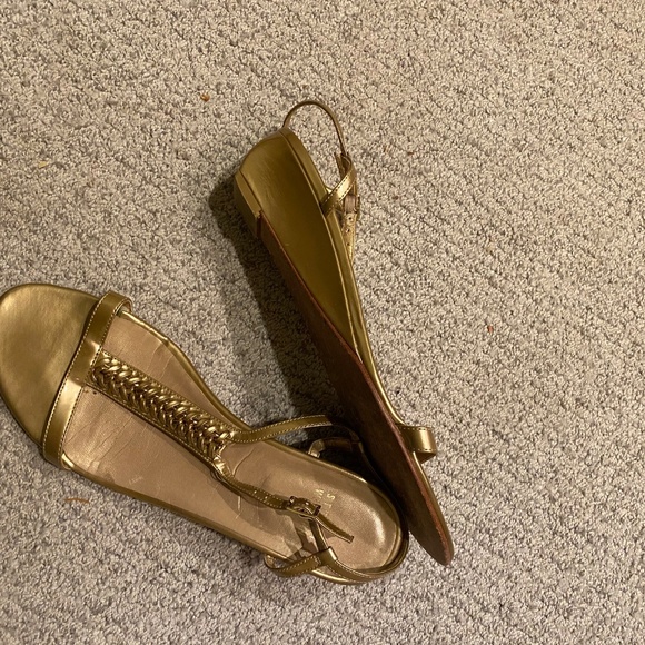 Stuart Weitzman Metallic Gold Braided T-Strap Sandals – Size 8.5 - Picture 3 of 4